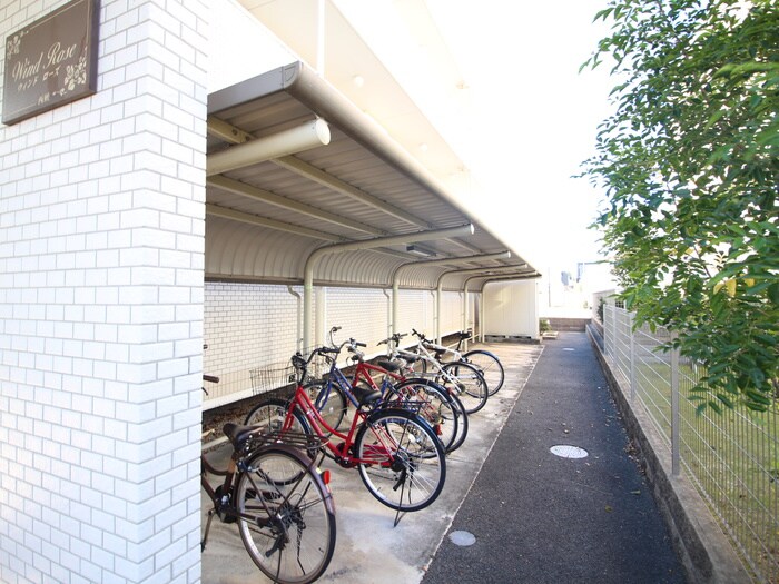 物件外観写真4　(駐輪場)