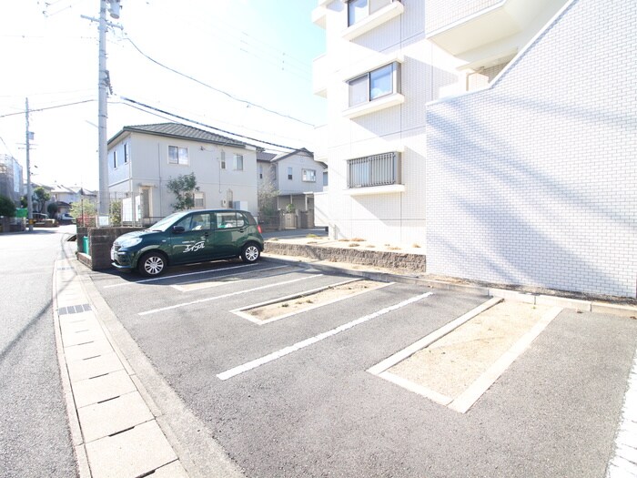 物件外観写真5　(駐車場)