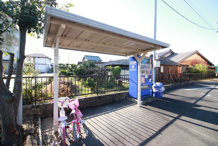 物件外観写真4　(駐輪場)