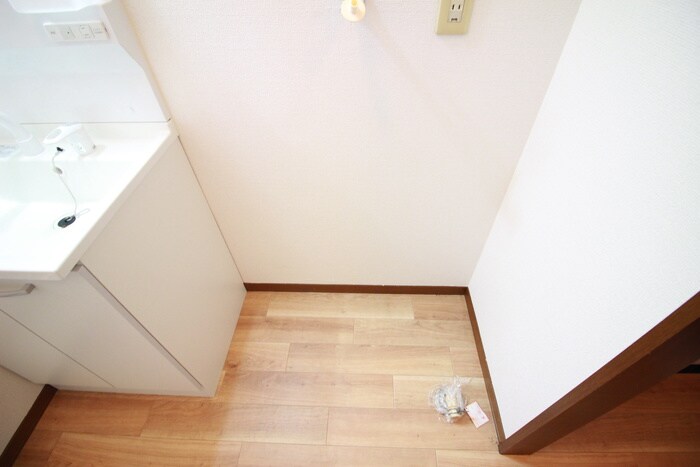 物件内観写真12　(洗濯機置場)