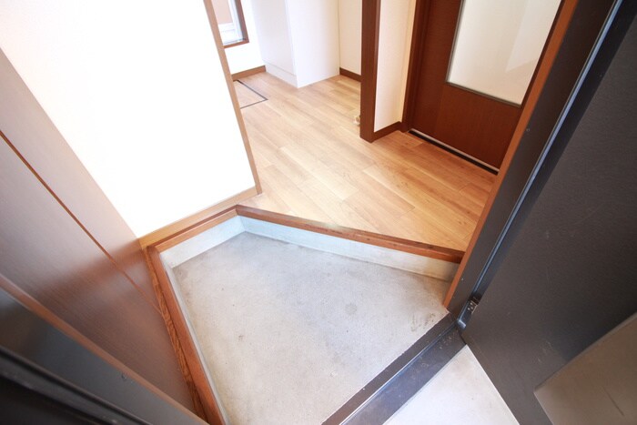 物件内観写真18　(玄関)