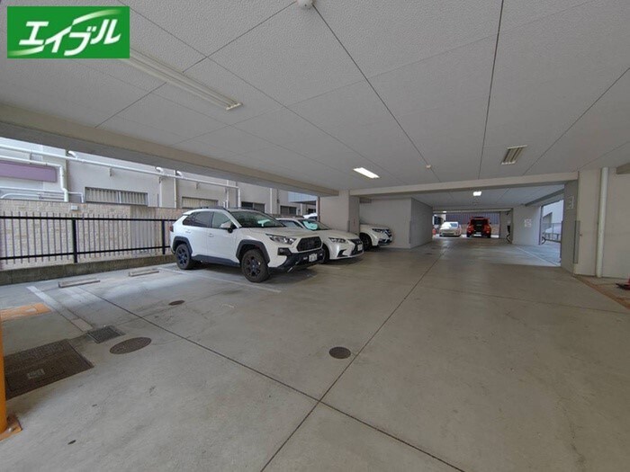 物件外観写真3　(駐車場)