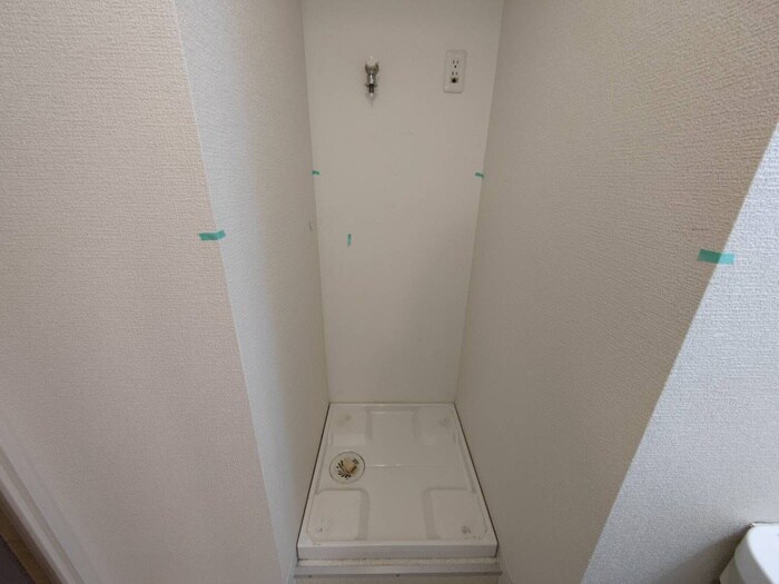 物件内観写真16　(洗濯機置場)