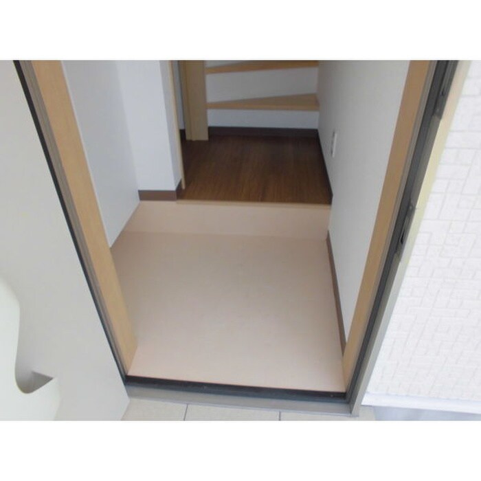 物件内観写真8　(玄関)