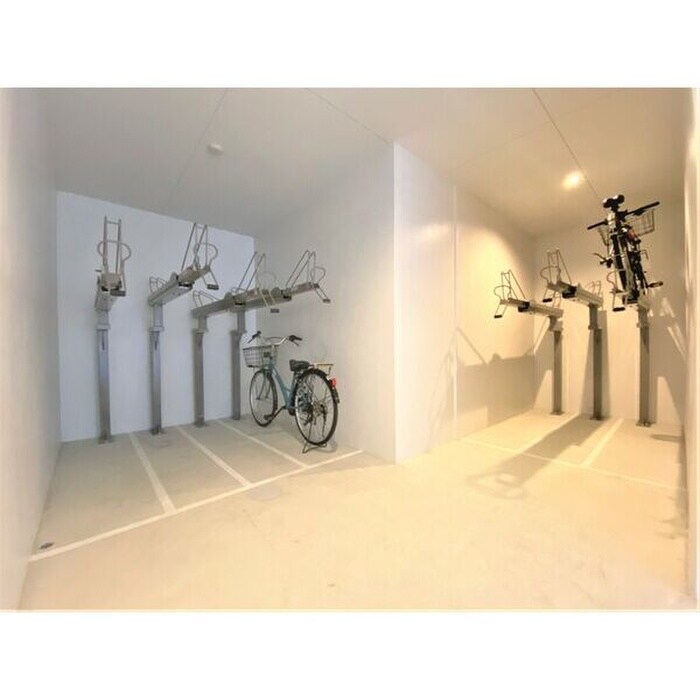 物件外観写真4　(駐輪場)