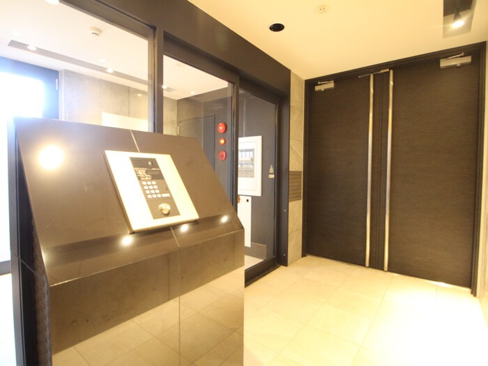 物件外観写真6　(エントランス部分)