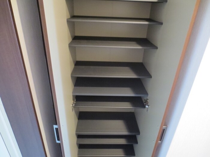 物件内観写真15　(靴箱)