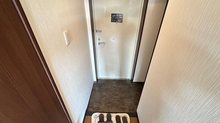 物件内観写真16　(玄関)