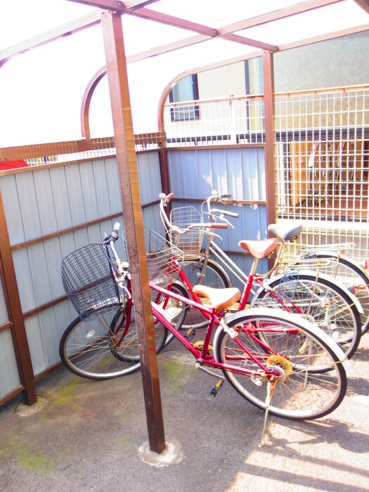 物件外観写真5　(駐輪場)