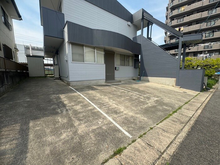 物件外観写真5　(駐車場)