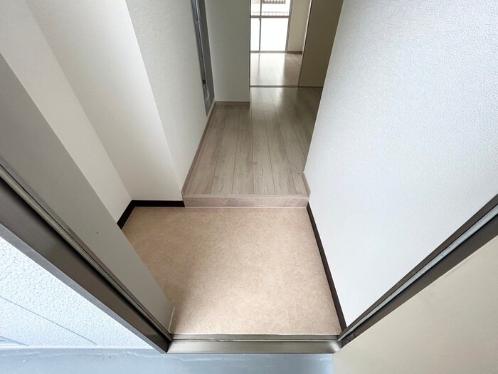 物件内観写真14　(玄関)