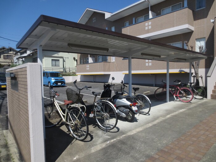 物件外観写真4　(駐輪場)