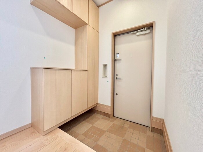 物件内観写真16　(玄関)