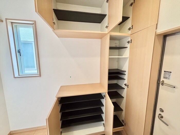 物件内観写真17　(玄関)