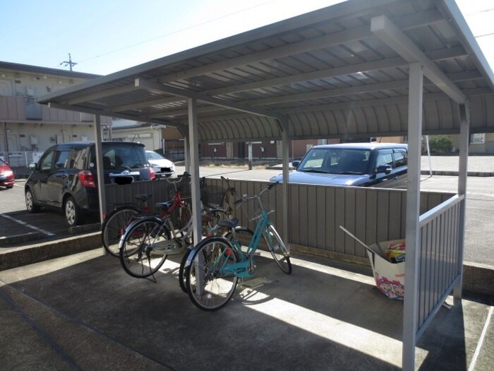 物件外観写真4　(駐輪場)