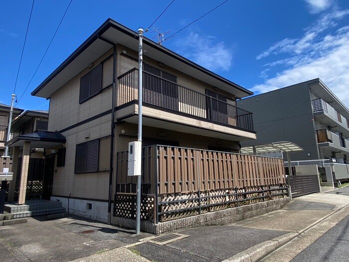 物件外観写真6　(エントランス部分)