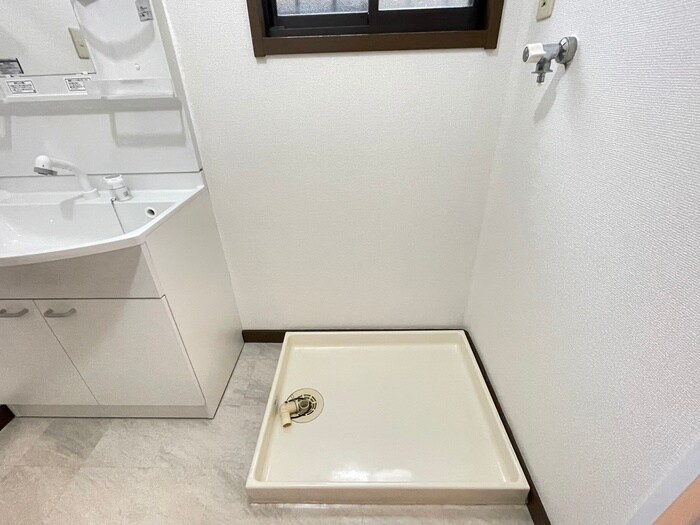 物件内観写真14　(洗濯機置場)