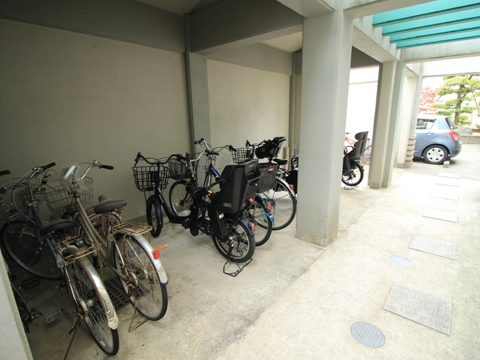 物件外観写真3　(駐輪場)