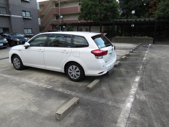 物件外観写真6　(駐車場)