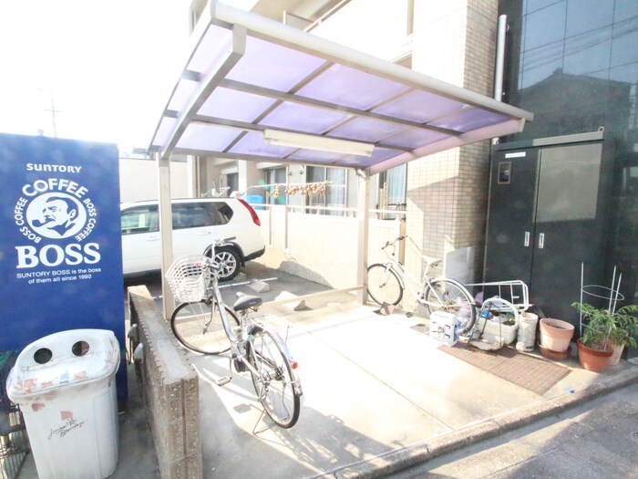 物件外観写真5　(駐輪場)