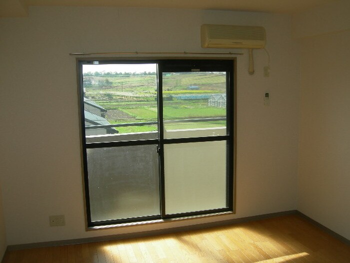 物件内観写真4　(居室)