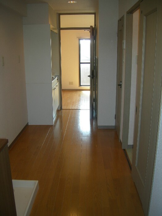 物件内観写真8　(廊下)