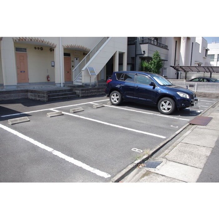 物件外観写真4　(駐車場)