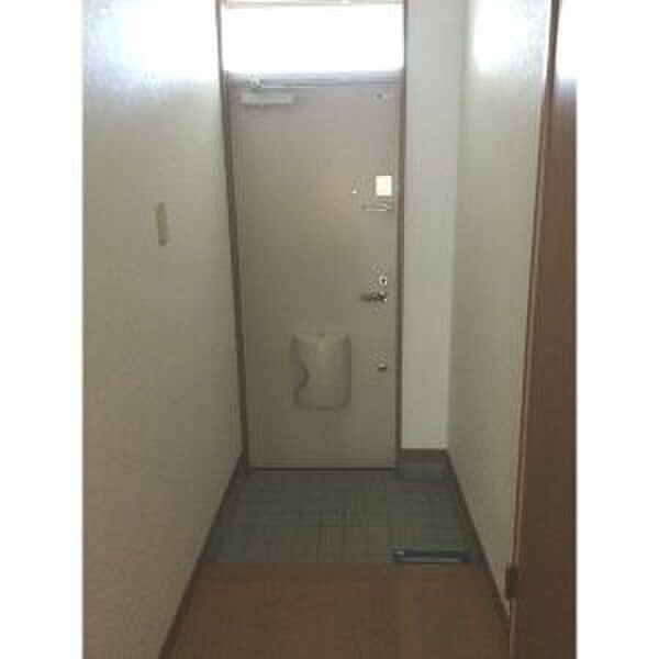 物件内観写真10　(玄関)