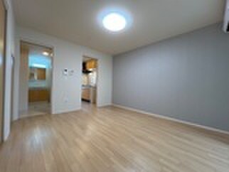 物件内観写真2　(居室)