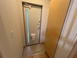 物件内観写真11　(玄関)