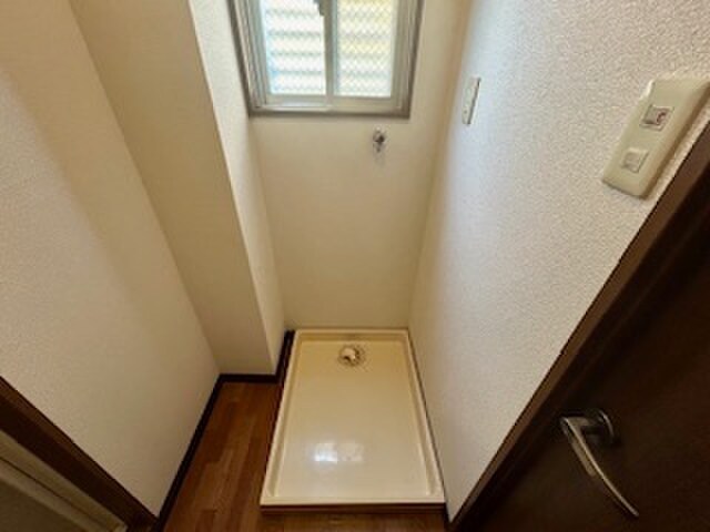 物件内観写真18　(洗濯機置場)