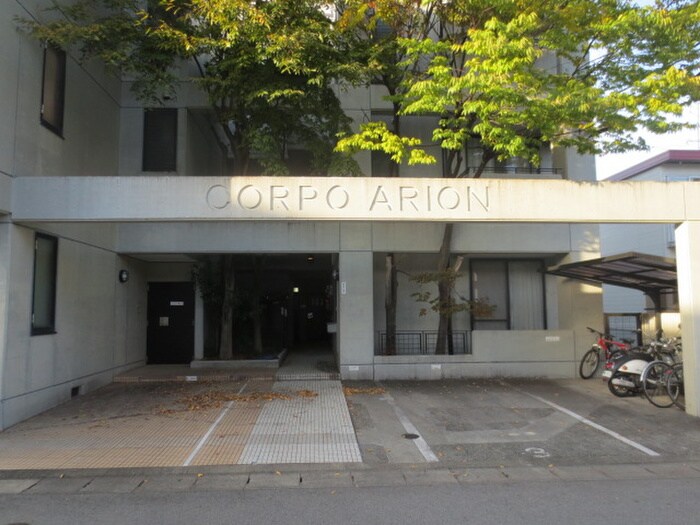 物件外観写真3　(エントランス部分)