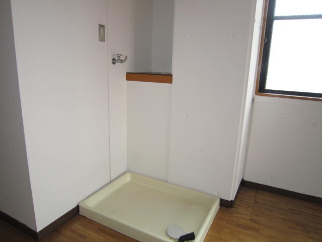 物件内観写真9　(洗濯機置場)