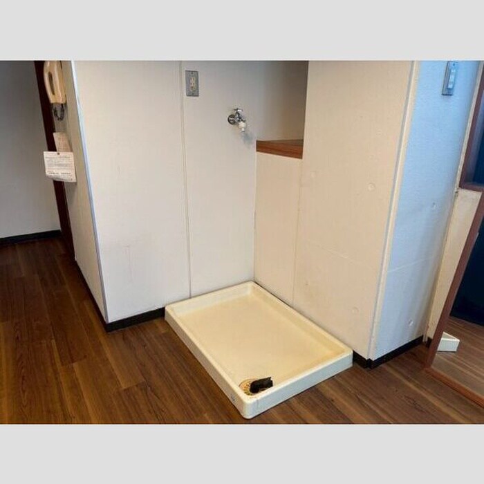 物件内観写真12　(洗濯機置場)