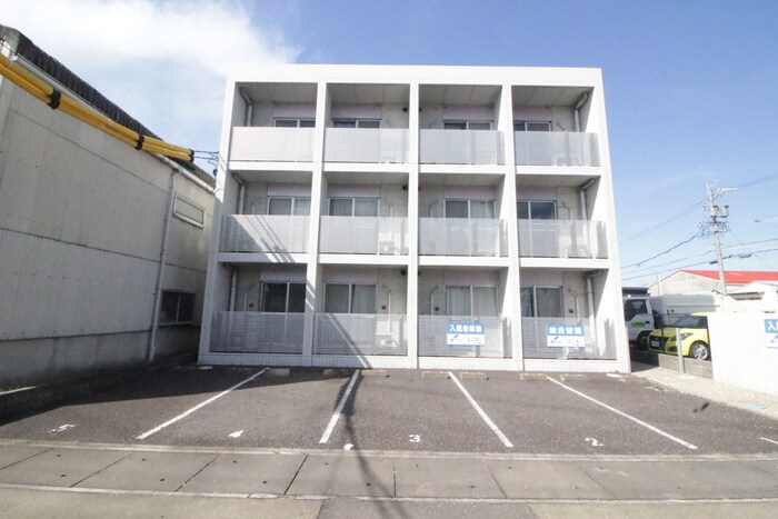 物件外観写真2　(駐車場)