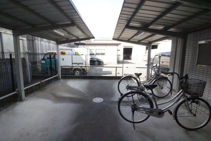 物件外観写真3　(駐輪場)