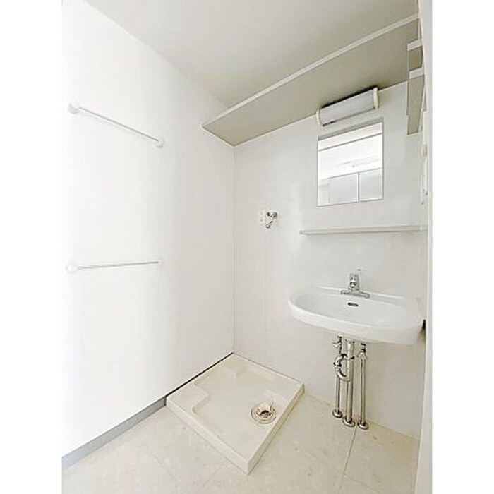 物件内観写真15　(洗濯機置場)