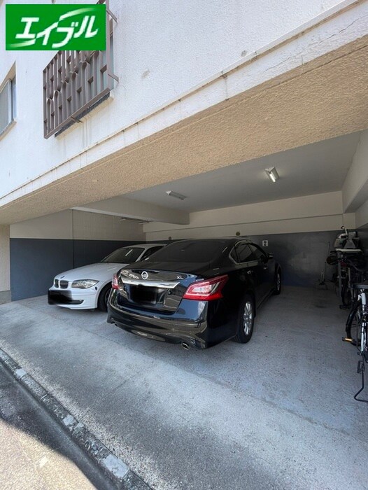 物件外観写真5　(駐車場)