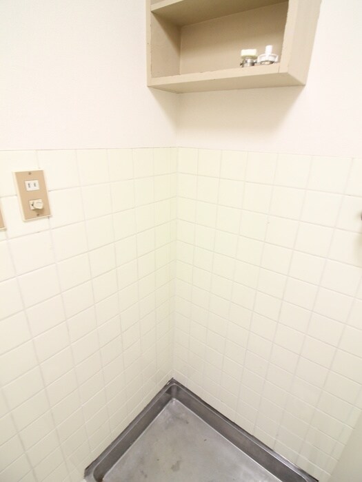 物件内観写真12　(洗濯機置場)