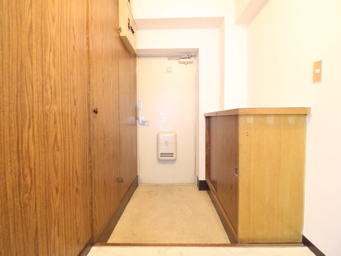 物件内観写真16　(玄関)