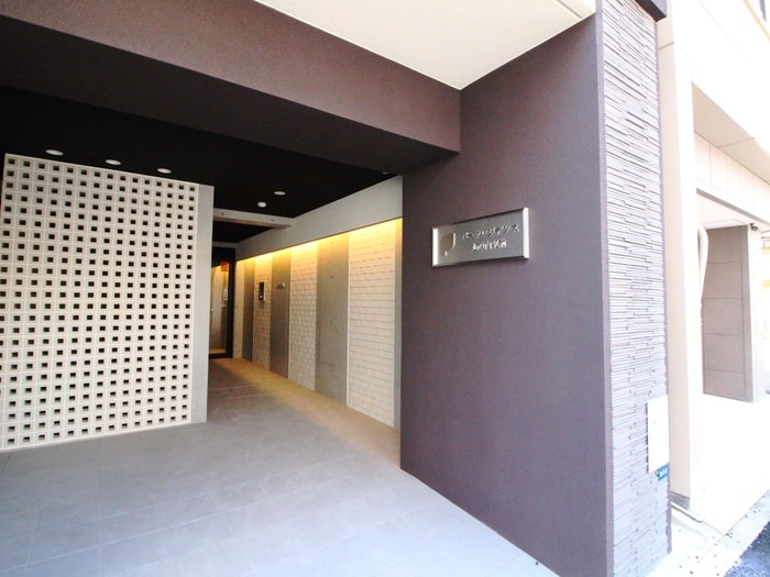 物件外観写真3　(エントランス部分)