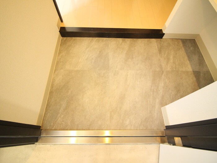 物件内観写真16　(玄関)