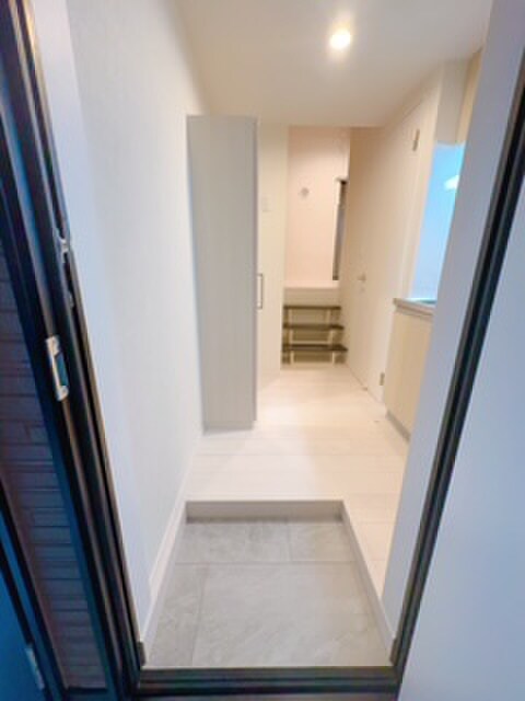 物件内観写真12　(玄関)