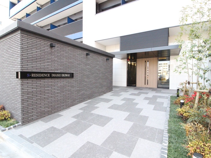 物件外観写真2　(エントランス部分)