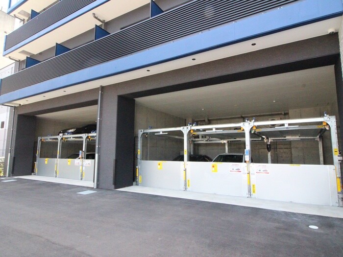 物件外観写真4　(駐車場)