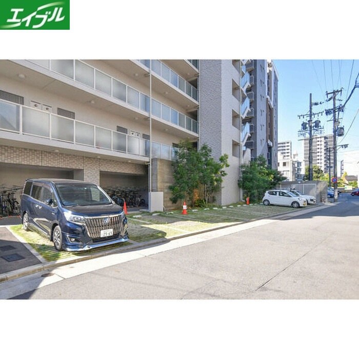 物件外観写真3　(駐車場)