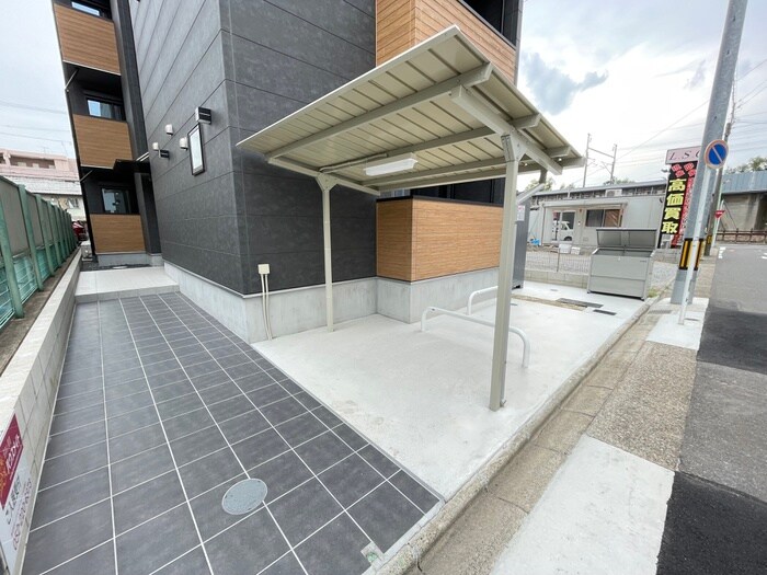 物件外観写真4　(駐輪場)