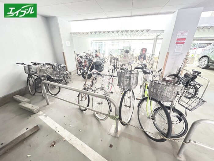 物件外観写真6　(駐輪場)