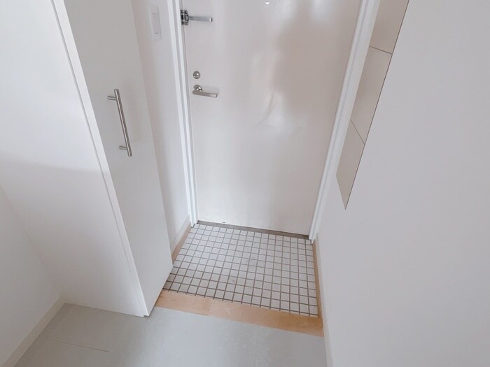 物件内観写真9　(玄関)