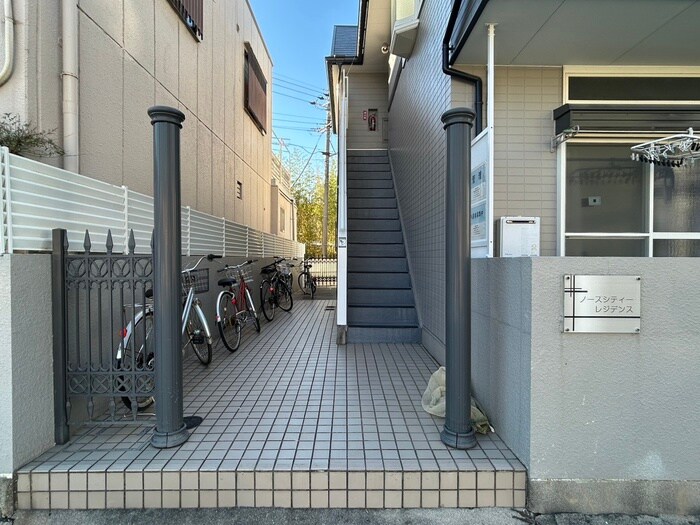 物件外観写真4　(エントランス部分)